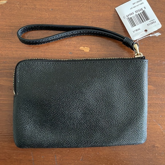 Coach Wristlet - New With Tags - Picture 5 of 7